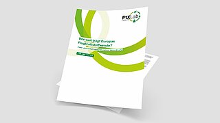 Deckblatt des PtX Lab Paper mit dem Titel "Wie weit trägt Europas Flugkrafstoffwende? Zwei Jahre ReFuelEU Aviation-Verordnung".