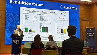 Dr Harry Lehmann presents the key findings of the PtX Lab Study on resource requirements at the Exhibition Forum