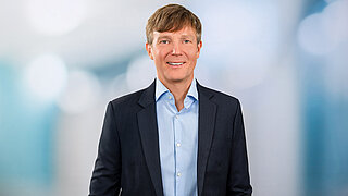 Portrait photograph of Stefan Günthner