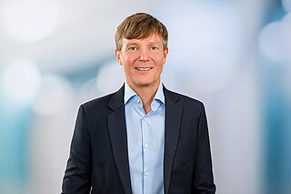 Portrait photograph of Stefan Günthner