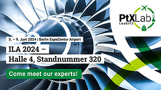 Bild zeigt Flugzeugtriebwerk und Eventankündigung PtX Lab auf der ILA 2024