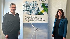 Dr. Harry Lehmann begrüßt Dr. Anna Christmann im PtX Lab Lausitz in Cottbus