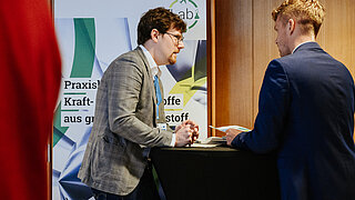 Professional exchange at the PtX Lab Lausitz stand at the aireg SAF Conference