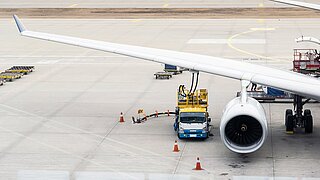 Refuelling an aircraft with a tanker on the tarmac before take-off